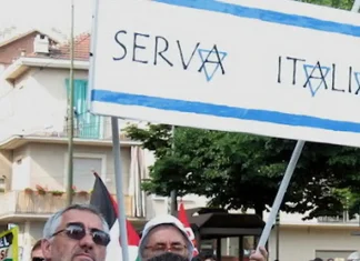 Палестинцы Турина против действий Израиля Манифестация палестинцев по улицам Турина, просят бойкотировать участие Израиля на книжной ярмарке в 2008 году, смотреть фото и видео