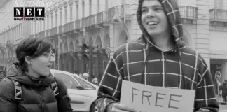 Бесплатные объятия в Турине простой способ сделать мир лучше фото видео Regalo abbracci Torino Italia - Free hugs Turin Italy 30.10.2011