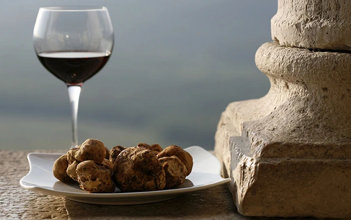 Мировая Ярмарка трюфеля и вина Рынок трюфелей в Италии
