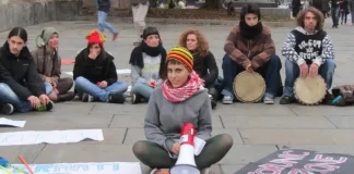 Итальянцы бастуют на площади и говорят спасибо Юрию Гагарину