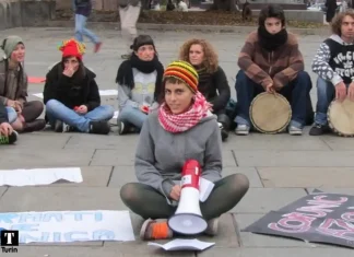 Итальянцы бастуют на площади и говорят спасибо Юрию Гагарину