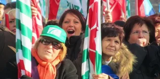 Итальянские коммунисты в Турине: манифестация 2011 и политический ландшафт 2025 года Итальянская забастовка в Турине какая она