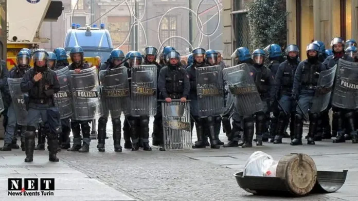 Полиция Турина применила дубинки против студентов