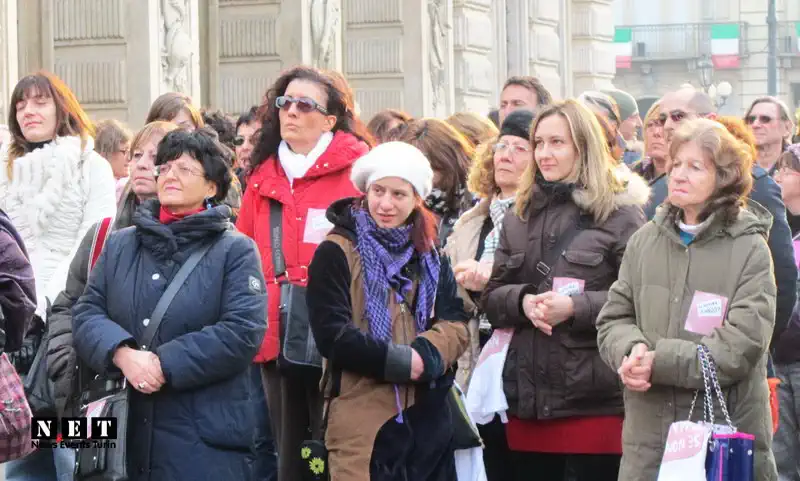 Итальянские феминистки на главной площади Турина