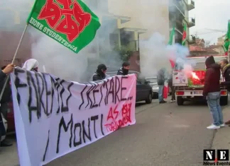 Студенты Турина вышли на улицы, чтобы потребовать перемен Протест студентов в городе Турин Италия Пьемонт