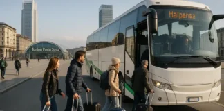 Как доехать до Турина с аэропорта Мальпенса Милан или обратно Автобус из аэропорта Мальпенса в Турин на автовокзале corso Bolzano Автобус у платформы автовокзала на corso Bolzano в Турине, откуда отправляются рейсы из и в аэропорт Мальпенса