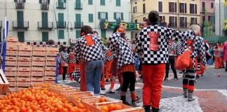 Апельсиновая битва в Иврее: исторический карнавал, который потряс Пьемонт Апельсиновые сражения в Италии