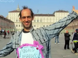 Abbracci liberi a Torino 25 marzo 2012 piazza Castello  
