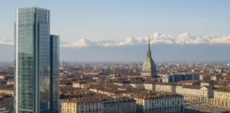 ТОП 10 небоскребов Турина : аналитический обзор Современный skyline Турина с башней Региона Пьемонте и небоскребом Intesa Sanpaolo