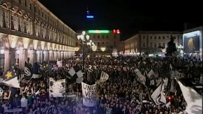 Репортаж с площади Турина где собрались фанаты Ювентуса