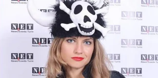 Мысли профессиональной модели в Италии Молодые модели Турина на вечеринке в Avigliano