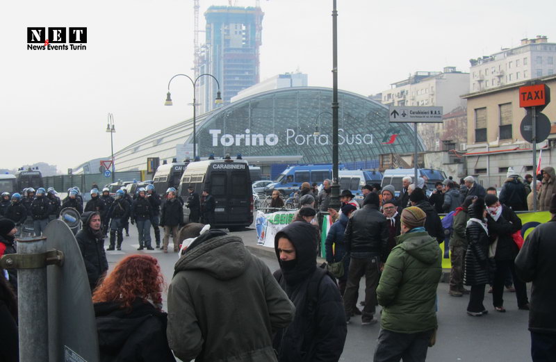 Torino inaugura di Porta Susa 2013 manifestanti NO TAV