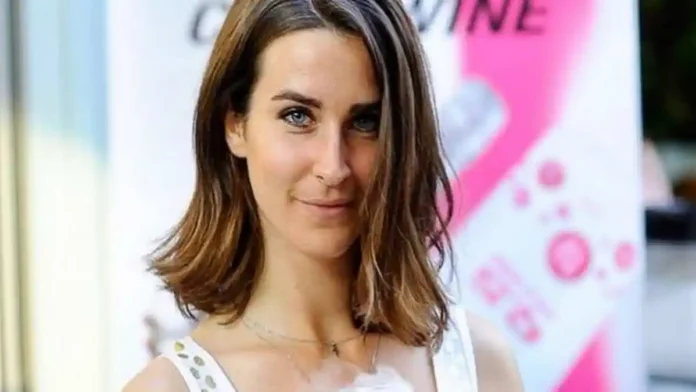 La Moda delle Donne — ретро показ мод в рамках Expocasa в Турине. Рассказываем про винтажную моду, моделей, дизайнеров и первые шаги в карьере модели в Италии. Основные ключи: ретро показ мод; винтаж в моде; показ мод женщины; полные женщины показ мод; странный показ мод; видео моделей на показе мод; мода 2013 показ; винтажные показы моды Турин; La Moda delle Donne Torino; показ мод Lingotto Fiere