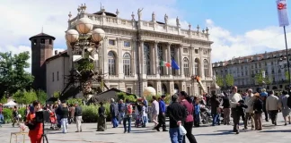 Французы создали роскошный сад в центре Турина Роскошный сад на дворцовой площади в Турине