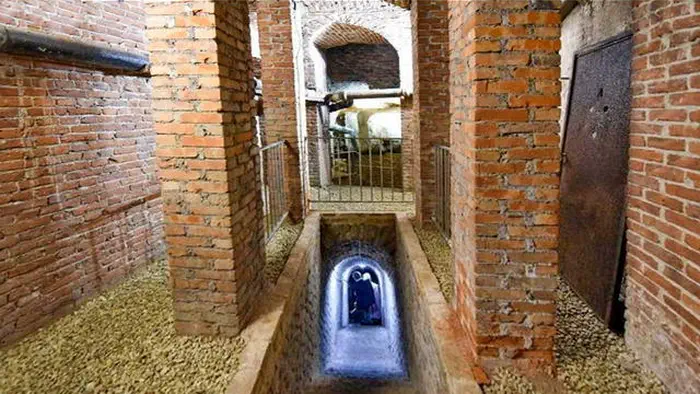 Музей Pietro Micca в Турине Турин был защищен стеной и могучей крепостью, с сетью подземных туннелей.