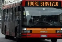 Забастовка в Турине привела к случаю угона автобуса итальянцем Итальянец угнал автобус во время забастовки чтобы доехать домой