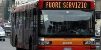 Забастовка в Турине привела к случаю угона автобуса итальянцем Итальянец угнал автобус во время забастовки чтобы доехать домой