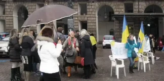 Митинг в поддержку Украины: Граждане выступают за мир и справедливость Украинцы в Италии Турине - Митинг в поддержку Украины.