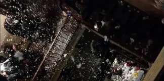 Незабываемая студенческая вечеринка в Турине: 500 человек в одном доме создают невероятную атмосферу! Тусовка молодежи в Турине пух с подушек падает в пролет лестниц