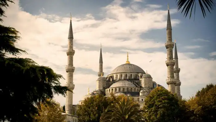 Стамбул — крупнейший город Турции, главный торговый, промышленный и культурный центр