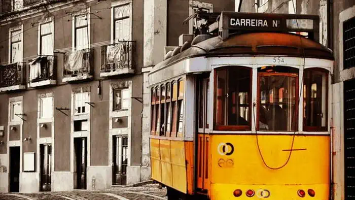 Лиссабон— столица, крупнейший город и главный порт Португалии