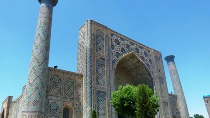 Узбекистан — это сокровища Великого Шелкового пути, лазурные мечети Самарканда и караван-сараи Бухары