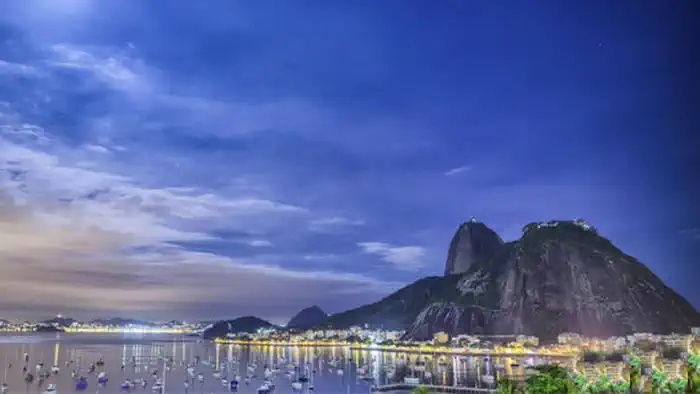 Рио-де-Жанейро или просто Рио — город в Бразилии, административный центр одноимённого штата. Население — 6,3 млн человек