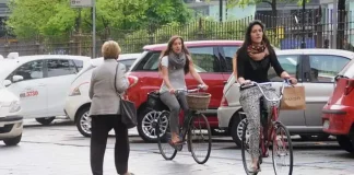 Красота и аутентичность: Жизнь в Турине воплощена на уличных фотографиях Италии 2014 Жить в Турине - Уличные фотографии Италия