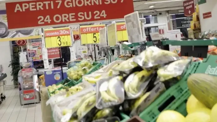 Круглосуточный супермаркет в Турине новый магазин с обслуживаем 24 часа в сутки.