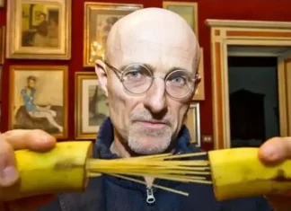 Пересадка головы в Италии: что обещал Серджио Канаверо и почему мир ему не поверил Серджио Канаверо и дискуссия о пересадке головы: Турин, Италия Описание: Портретная сцена, нейрохирургический контекст, без текста и логотипов, нейтрально и документально.