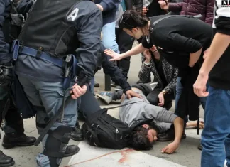 Массовые беспорядки в Турине визит националиста Salvini Маттео Сальвини, лидер итальянских националистов, вызвал столкновения и сопротивление во время своего визита в Турин