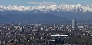 Небоскрёб Intesa Sanpaolo в Турине: 10 лет спустя, смотровые этажи, Piano35 и небоскрёбы Италии Небоскрёб Intesa Sanpaolo в Турине - современная архитектура и панорама вид на башню Intesa Sanpaolo и город Турин