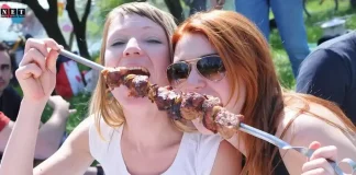 Русские в Италии: встречи на шашлык как способ сохранить связь с родиной Шашлык на православную Пасху в Турине.