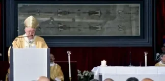 Открытие экспозиции Туринской плащаницы 2015 в Италии Турин открытие экспозиции Туринской плащаницы 2015