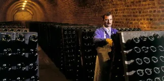 Вкусовое путешествие по Турину: 8 гастрономических изюминок, которые нельзя пропустить Изучите 8 кулинарных изысков, родившихся в Турине и ставших популярными по всему миру.