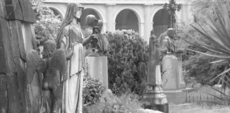 Монументальное кладбище Турина: Хроника Тишины и Искусства Монументальное кладбище Турина одно из самых красивых в Италии фотографии