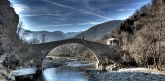 Туристическая достопримечательность: Мост Дьявола в Турине Пьемонте Дьявольский мост в Турине Италия