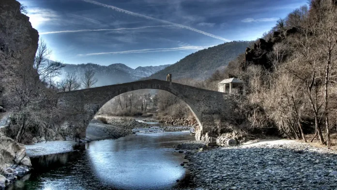 Дьявольский мост в Турине Италия