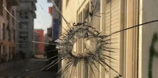 Выселение африканцев в Турине с бывшей олимпийской деревни Беженцы из африки выселяются из олимпийских домов