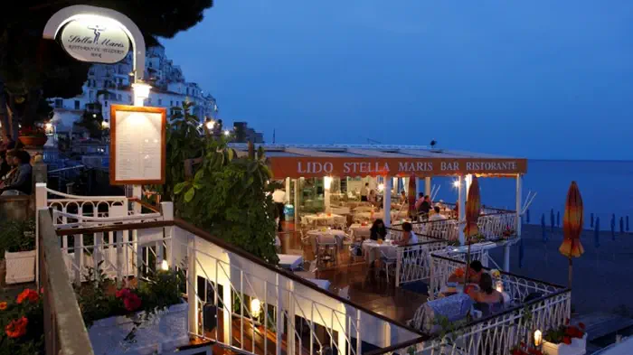 Ресторан на берегу моря в Италии морская звезда
