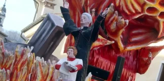 Шок на карнавале в Италии священник педофил с алтарным мальчиком в огне Священник педофил в Италии вызвал шок на карнавале