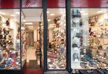 В Турине выписали штраф за рекламу на половике Владельцу магазина в Турине выписали штраф за рекламу на коврике