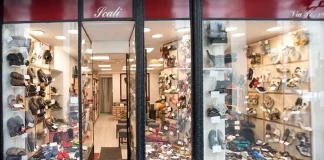 В Турине выписали штраф за рекламу на половике Владельцу магазина в Турине выписали штраф за рекламу на коврике