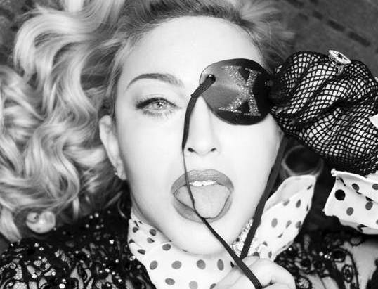 Повстанческая королева - это новая статья Итальянского номера L'Officiel Italia с Мадонной в обложке