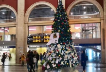 Новогодняя елка Porta Nuova в Турине: как оставить желание и что чаще всего просят туринцы Новогодняя елка в Турине на железнодорожном вокзале