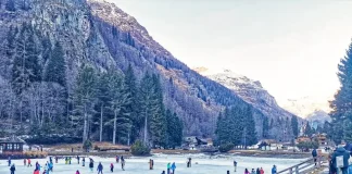 Италия отличный ледовый каток в Турине Естественный ледовый в Турине каток в полутора часах езды - Озеро Говер