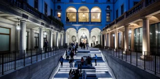 Новый музей Турина посвященный фотографии Музей фотографии в Турине- Gallerie d'Italia - Piazza San Carlo