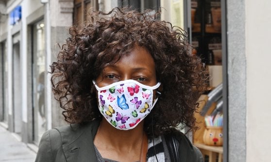 Обязательство носить маски даже на улице в Турине