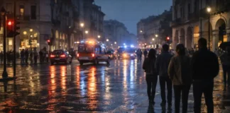 Громкие дела хроники Италии 2020: топ-12 событий, о которых говорила вся страна Хроника Италии 2020 - топ-12 громких дел года атмосфера новостной хроники Италии 2020: силуэты людей, ночной город, свет полиции