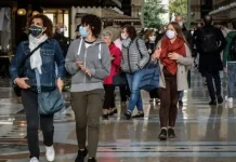 События Турина в октябре 2020 года Маски на открытом воздухе в Италии